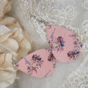 💍 Floral teardrop faux leather earrings